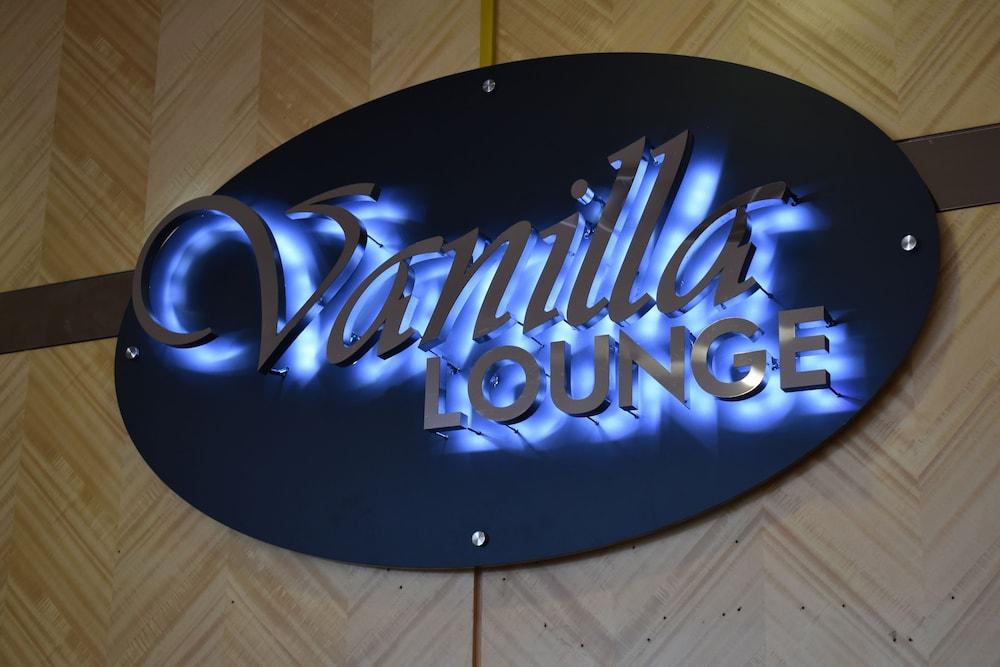 Tenera Hotel Банги Экстерьер фото Vanilla Lounge logo