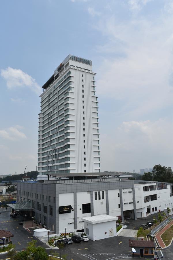 Tenera Hotel Банги Экстерьер фото The 10-storey tower of the hospital